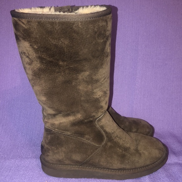 Used Women’s UGG Sumner Brown Boots Size 8. - Picture 2 of 10